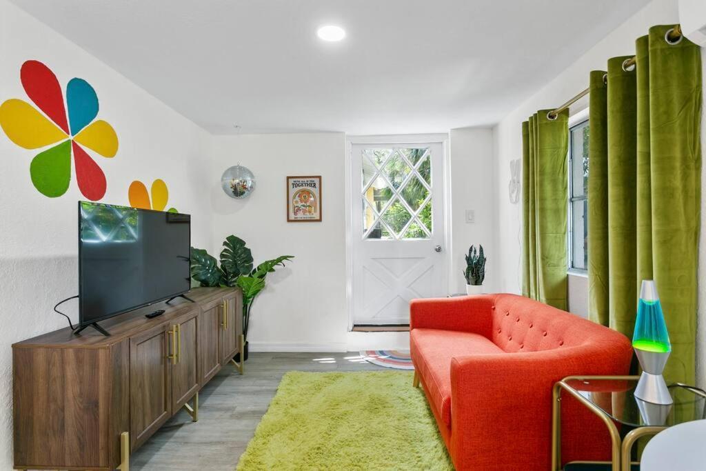 That 70'S Themed Apt Close To Coffee, Food + Shops Tampa Ngoại thất bức ảnh