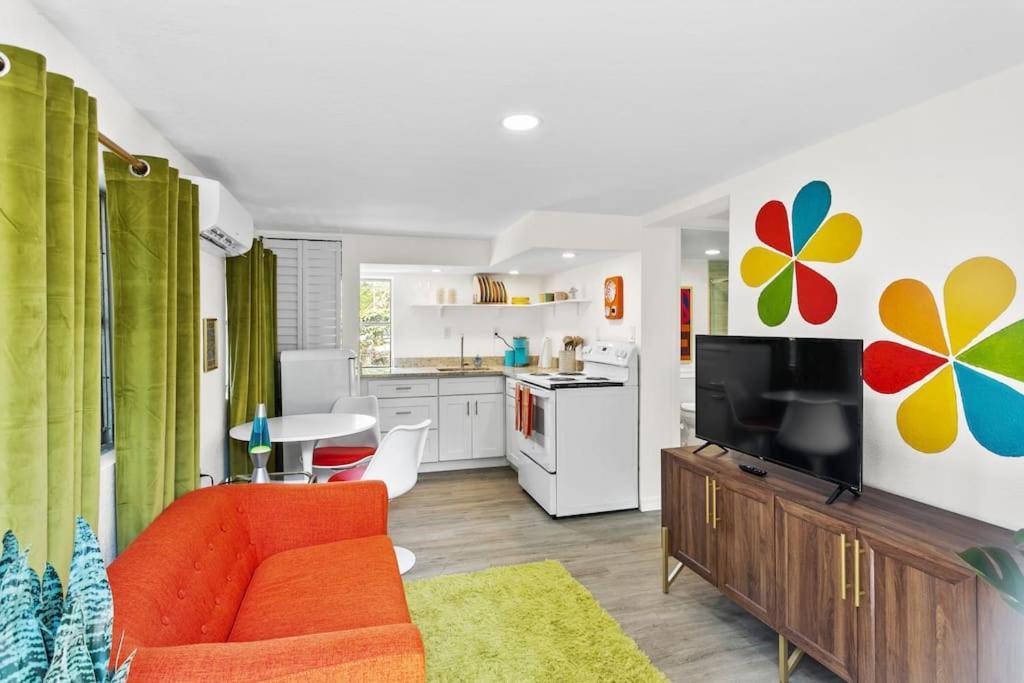 That 70'S Themed Apt Close To Coffee, Food + Shops Tampa Ngoại thất bức ảnh